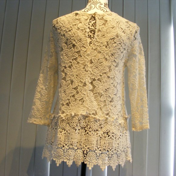 Forever 21 White Lace Top Size Small EUC - Picture 3 of 7